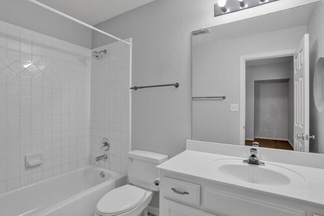 Building Photo - West Allen Beauty.  Ready to GO