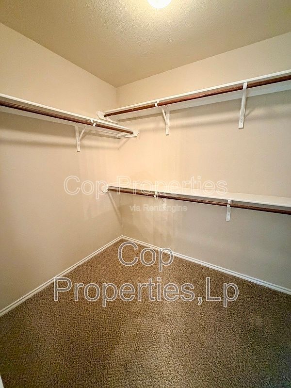 Building Photo - 741 Clearbrook Ave