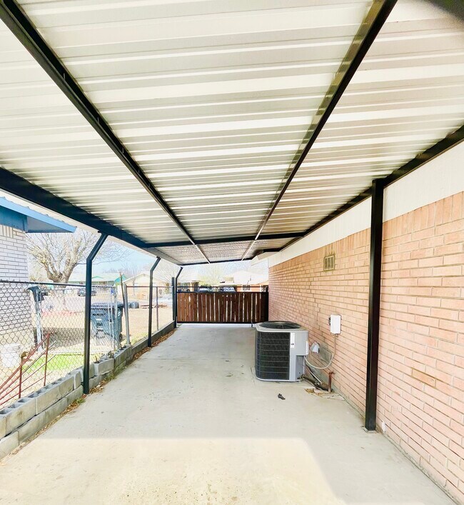 Building Photo - 1040 Cindy Marie