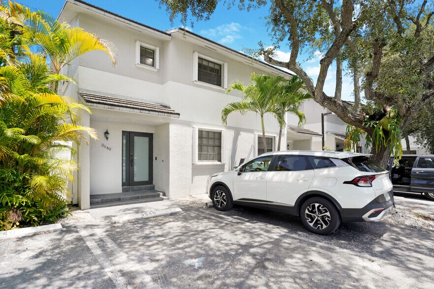 Primary Photo - 3540 SW 17th St