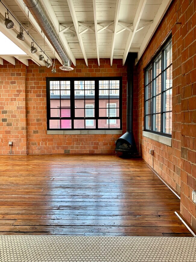 Building Photo - 855 N Pearl St