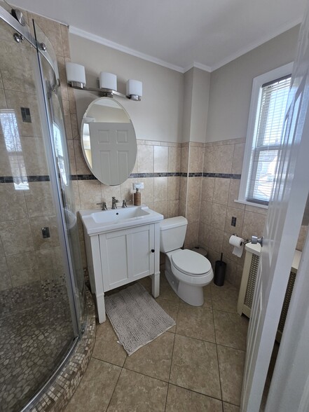 Building Photo - 74 Hughes St