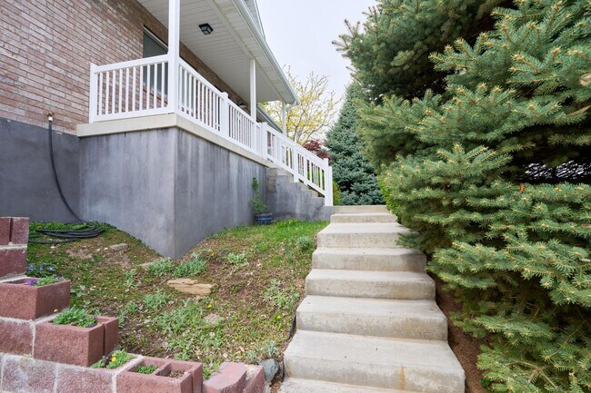 Building Photo - 850 E 550 S