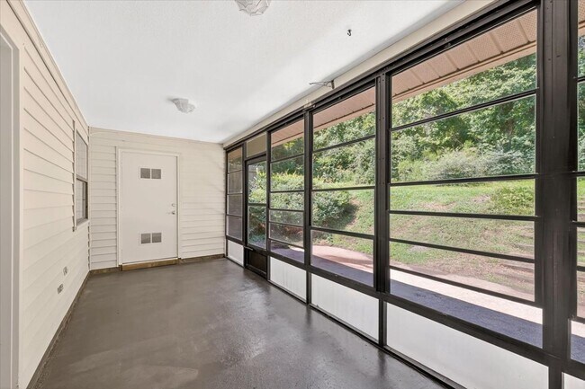 Building Photo - 898 Meginnis Ln