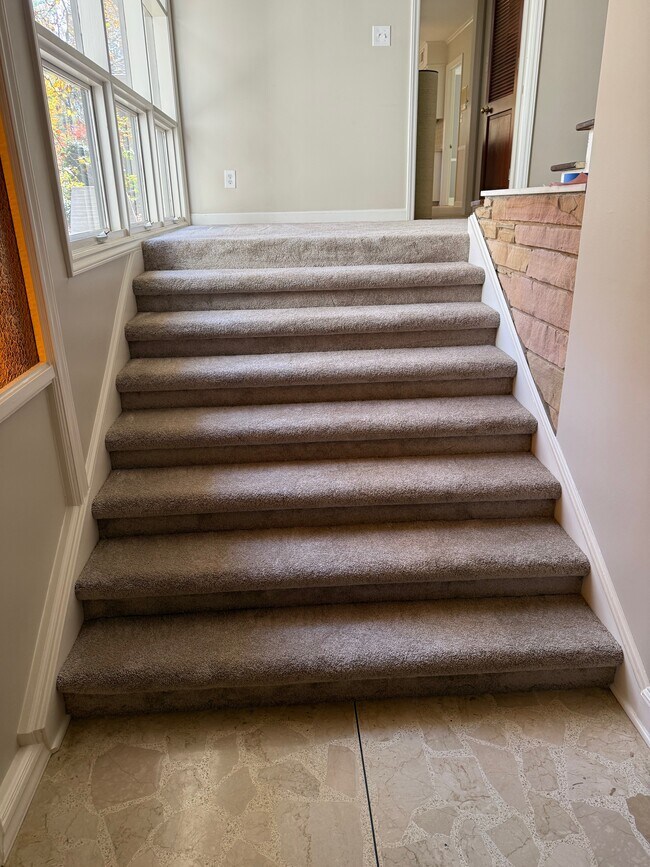 Building Photo - 5755 Doncaster Dr