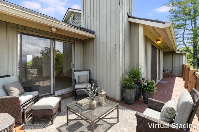 Building Photo - 2-Bedroom, 2-Bathroom Condo with Stunning Downtown Views