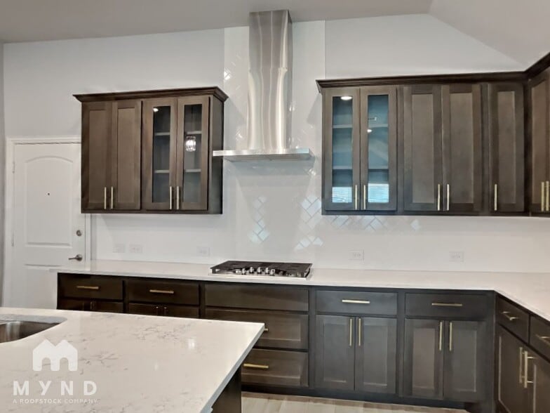 Building Photo - 552 Bradley Dr