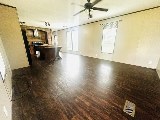 Building Photo - 207 Juniper Rd