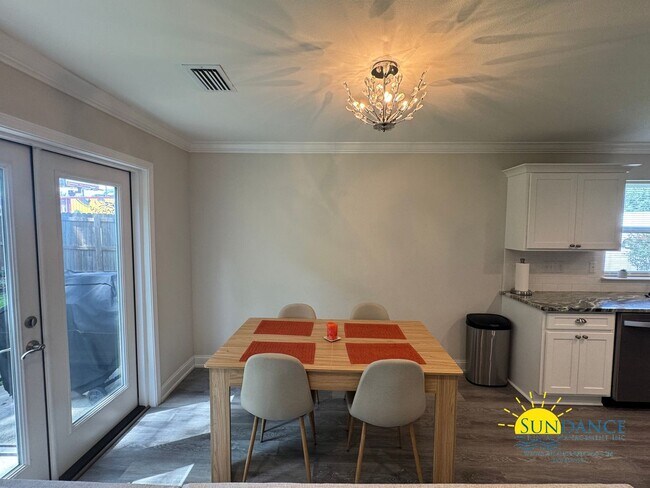 Building Photo - Beautiful 3BR/2.5BA Townhome inNiceville-Near Eglin AFB!