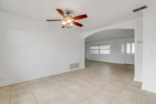 Building Photo - 2130 Pope Ave