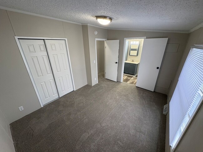 Building Photo - 8905 Beechwood Dr