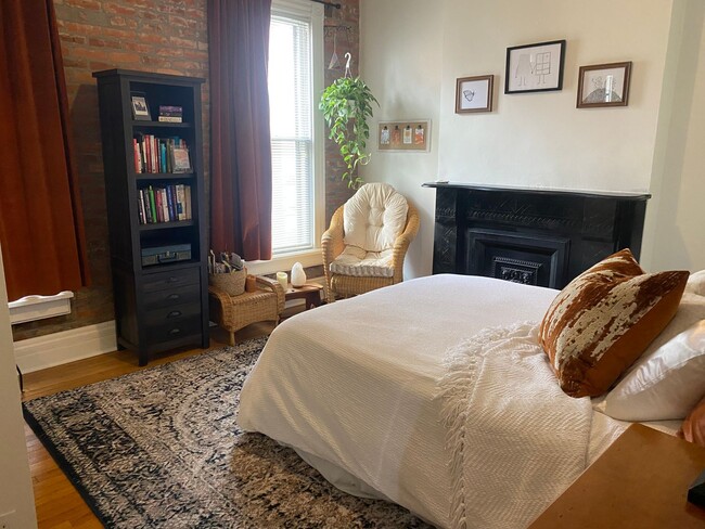 Building Photo - 111 E Blenkner St