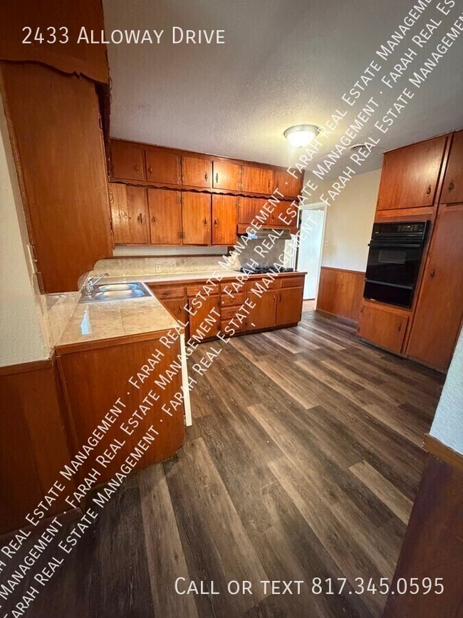 Building Photo - 2433 Alloway Dr