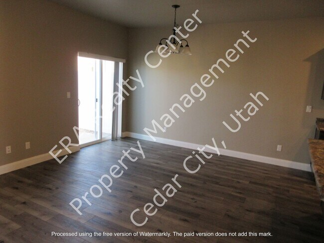 Building Photo - **Move-In Bonus!!! 3 bedroom, 2.5 bath - Newer town home living in the heart of Cedar City!