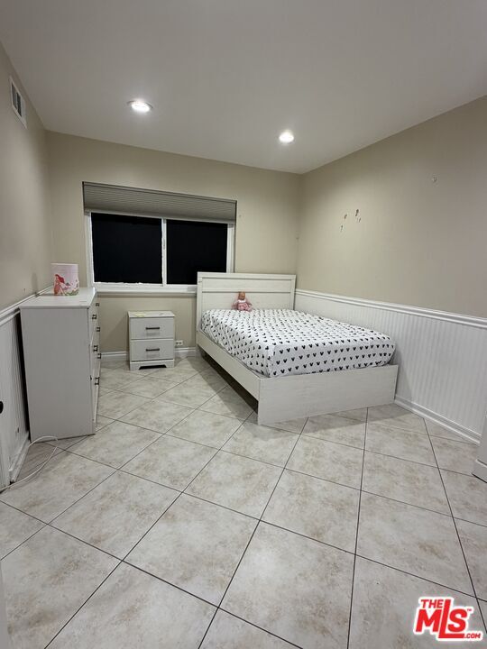 Building Photo - 10609 Reseda Blvd