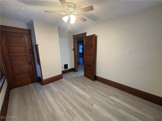 Building Photo - 408 S Arch Ave