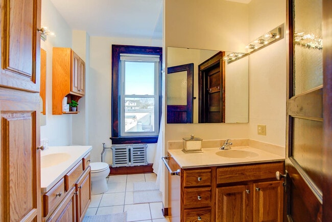 Building Photo - 1253 Williamson St