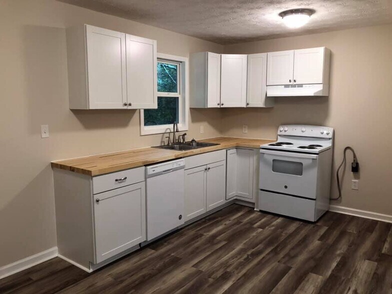 Building Photo - 2670 W Central Rd