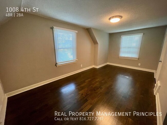 Building Photo - 1008 S 4 St