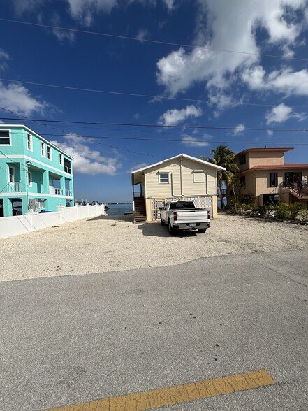 Building Photo - 757 La Fitte Rd