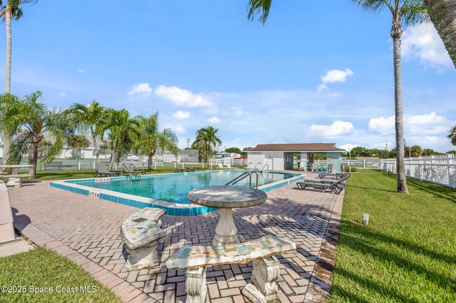 Building Photo - 194 Queens Ct