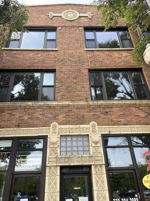 Building Photo - 919 W Irving Park Rd