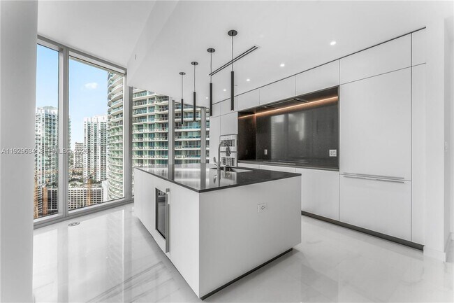 Building Photo - 300 Biscayne Blvd Way