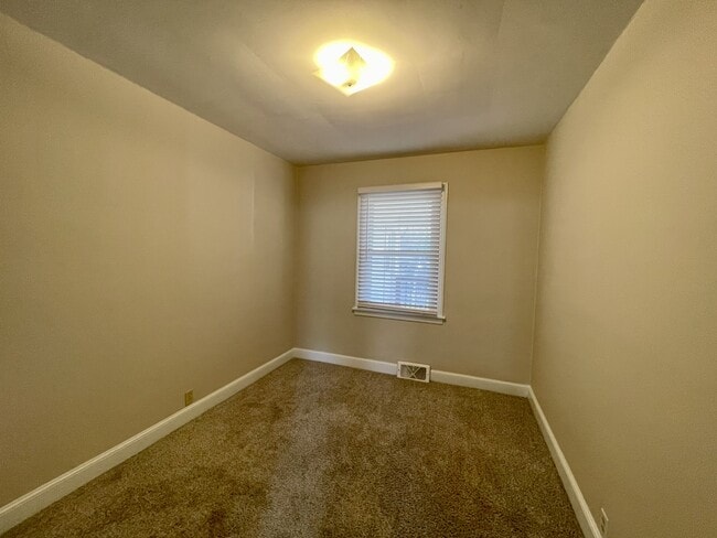 Building Photo - 2421 Old Forest Rd