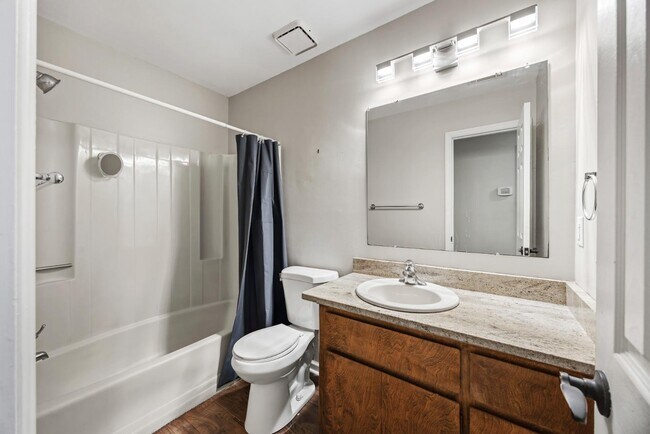 Building Photo - 8219 N Ridgebrook Dr