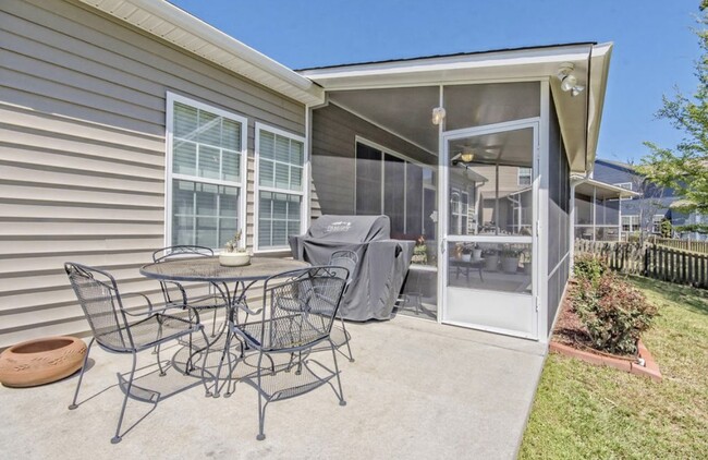 Building Photo - 5013 Bowles Dr