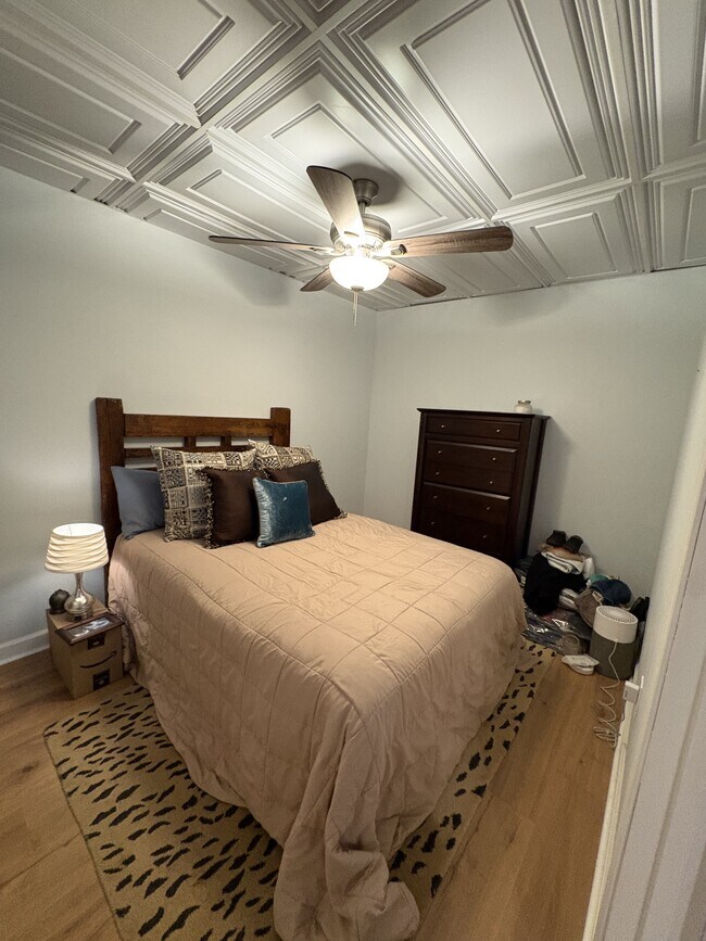 Building Photo - 321 N Valley View Dr