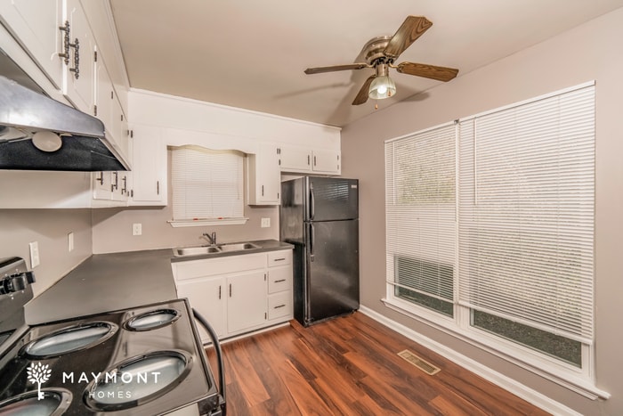 Building Photo - 1501 6th Pl NW