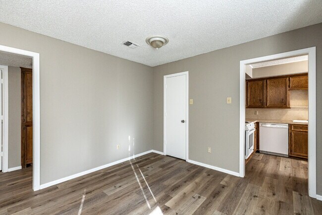 Building Photo - Great Space, Fresh feel!