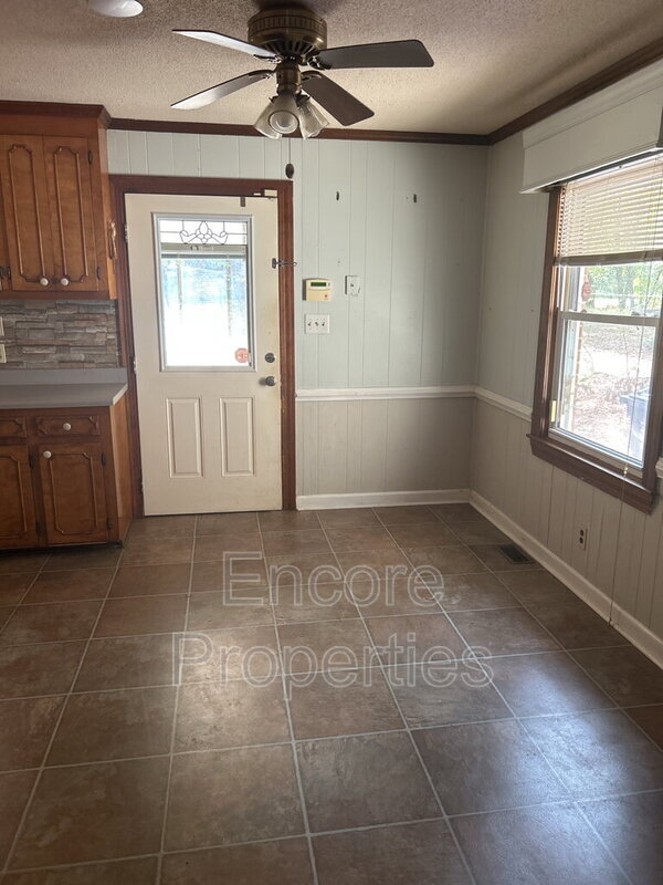 Building Photo - 1916 S Main St