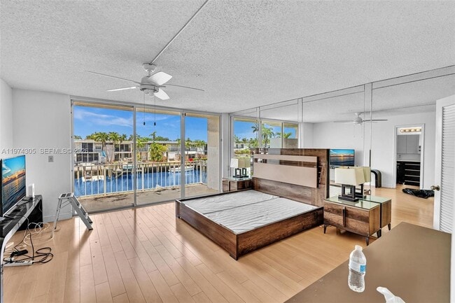 Building Photo - 825 NE 26th Ave