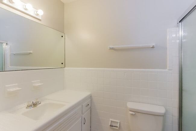 Building Photo - 908 Green Forest Dr