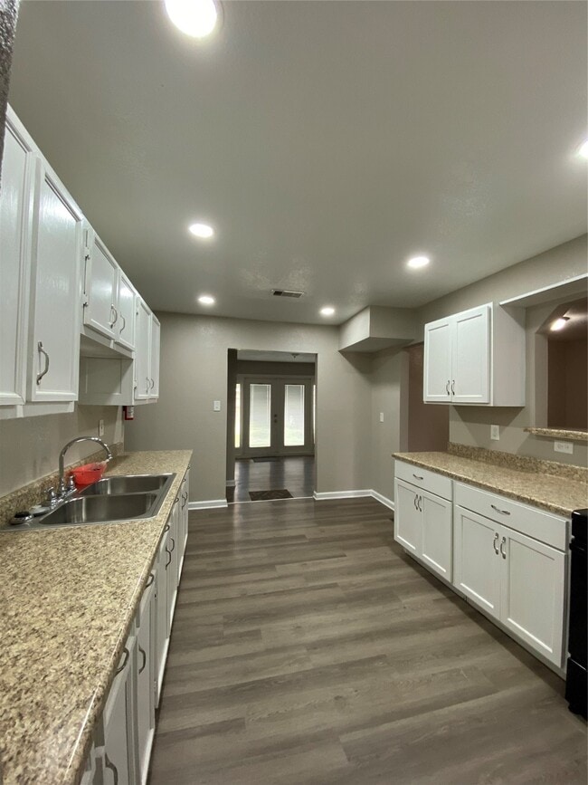 Building Photo - 1305 Zuber Dr