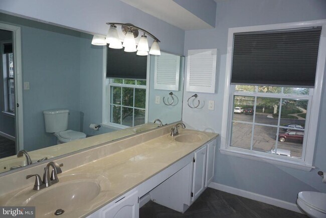 Building Photo - 112 Biscayne Ct