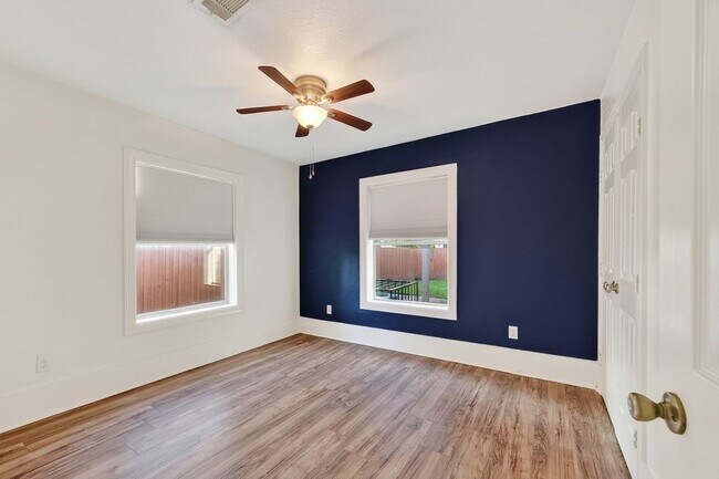 Building Photo - 4520 Sharon St