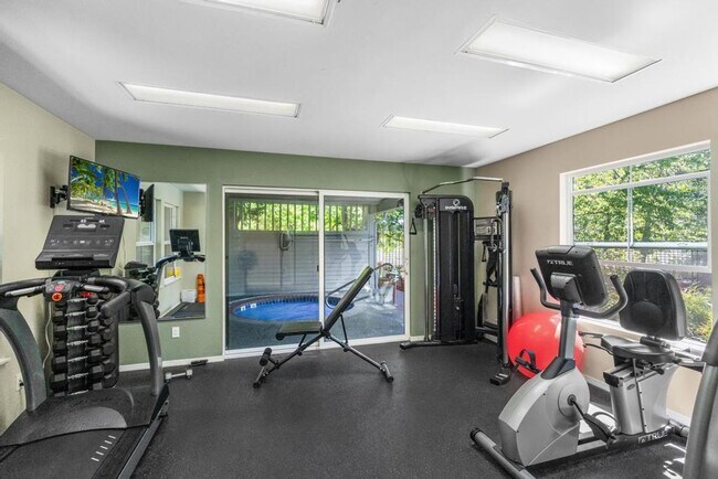 Building Photo - Stylish Lake Oswego 1 Bedroom Condo with Loft — Walk to Shops & Parks