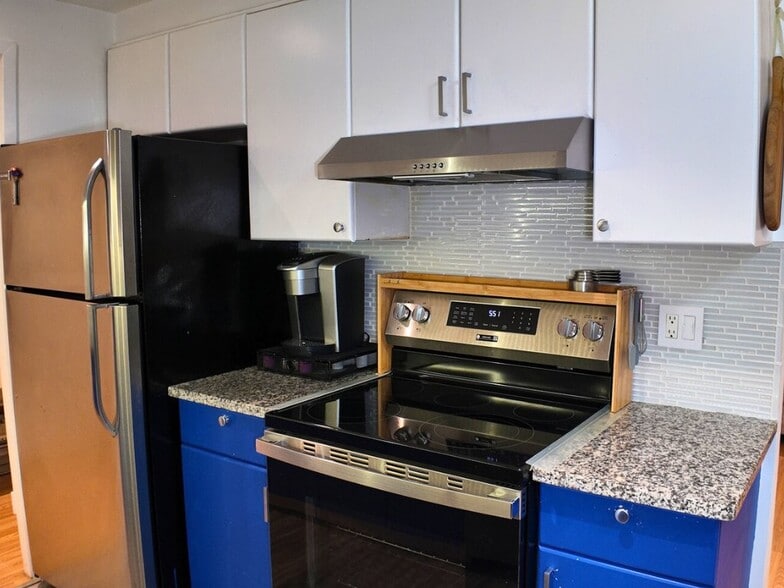 Building Photo - 2231 Castle Rock Square