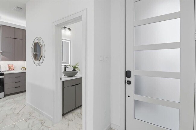 Building Photo - 2909 El Fenice Ln