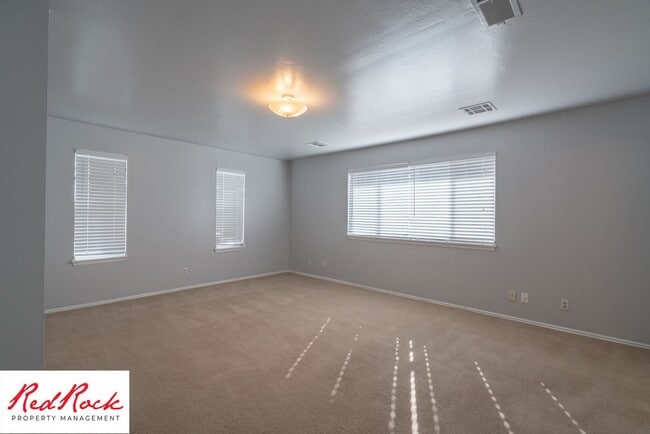 Building Photo - Bright & Spacious 3-Bedroom Home in Washin...