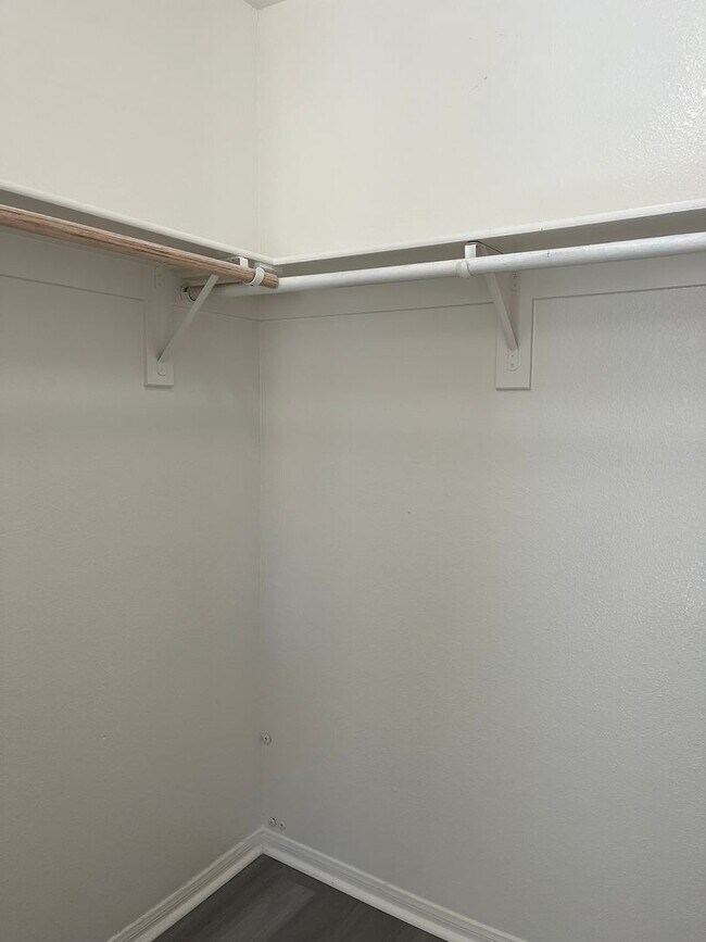 Building Photo - COMING SOON! 3 bedroom 2 bathroom home available in Apple Valley!