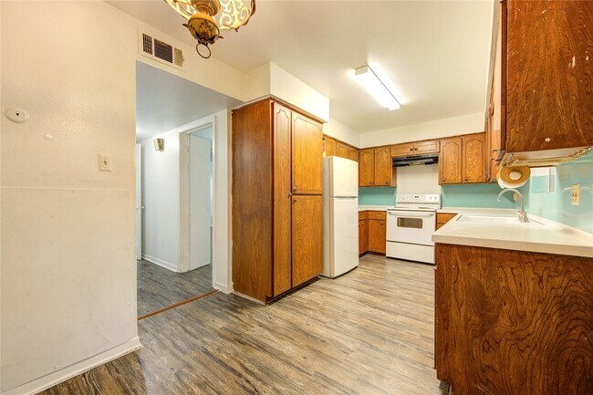 Building Photo - 6723 Tarnef Dr