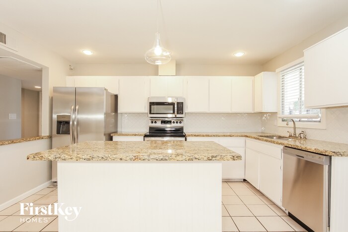 Building Photo - 11631 N 58th Dr