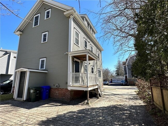 Building Photo - 53 Burton St