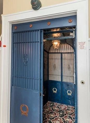 Antique working elevator - 1155 Leavenworth St