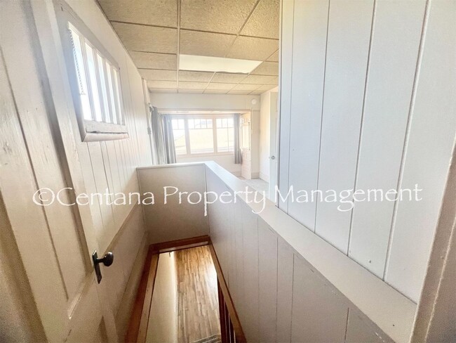 Building Photo - Quaint 2-bedroom cottage located in uptown...