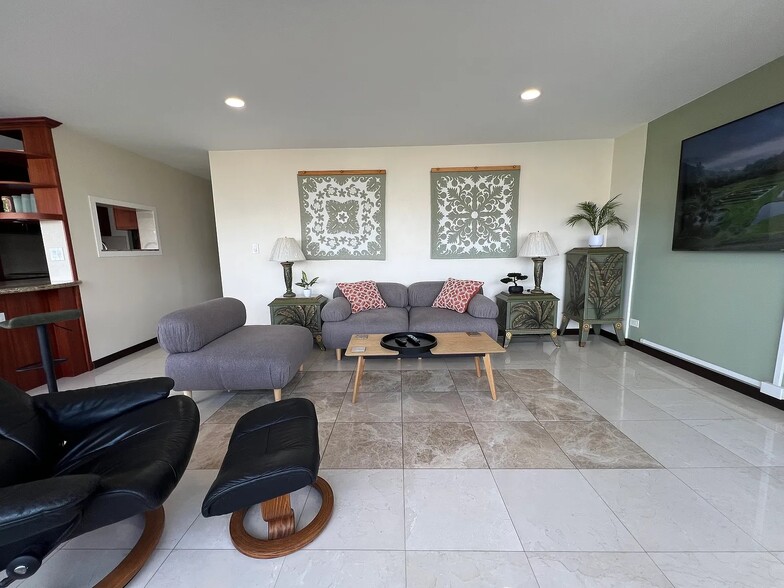 Building Photo - 2085 Ala Wai Blvd